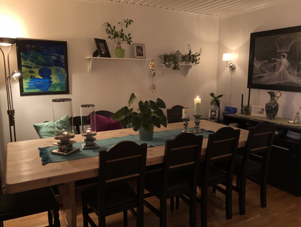 veggene var kritthvite før oppussing og vi fikk tilbake litt farge på veggen